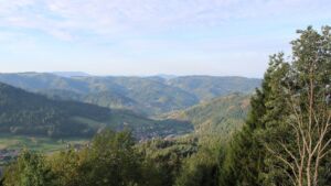 Dieses Bild zeigt eine Webcam-Aufnahme vom Achertal, aufgenommen am Montag, den 28.09.2026 um 08:50 Uhr. Die Temperatur betrug 21.7°C.