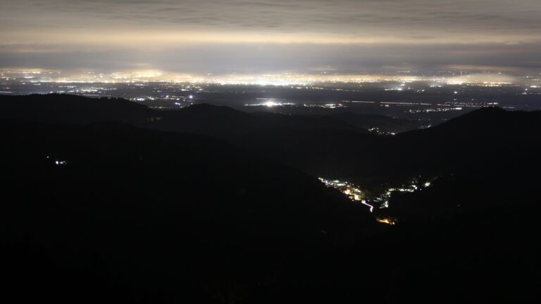 Dieses Bild zeigt eine Webcam-Aufnahme vom Achertal, aufgenommen am Freitag, den 17.10.2025 um 06:10 Uhr. Die Temperatur betrug 4.6°C.