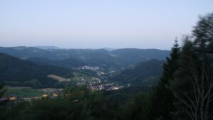 Dieses Bild zeigt eine Webcam-Aufnahme vom Achertal, aufgenommen am Donnerstag, den 25.06.2026 um 04:40 Uhr. Die Temperatur betrug 25.8°C.