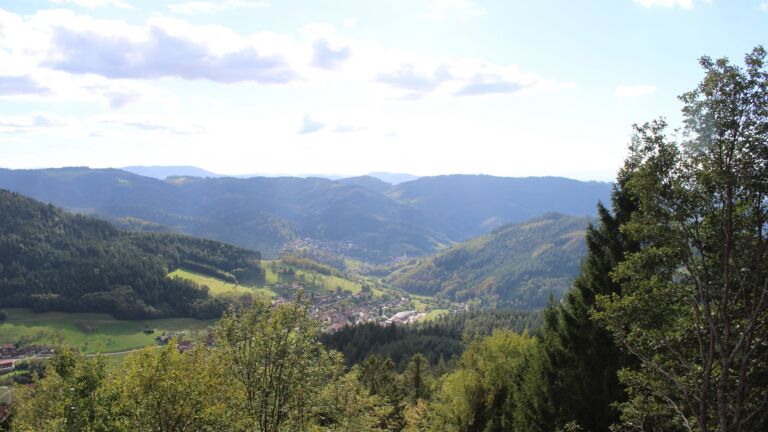 Dieses Bild zeigt eine Webcam-Aufnahme vom Achertal, aufgenommen am Montag, den 12.10.2026 um 15:20 Uhr. Die Temperatur betrug 17.4°C.