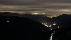 Dieses Bild zeigt eine Webcam-Aufnahme vom Achertal, aufgenommen am Donnerstag, den 04.12.2025 um 06:20 Uhr. Die Temperatur betrug 1.9°C.