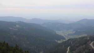 Dieses Bild zeigt eine Webcam-Aufnahme vom Achertal, aufgenommen am Freitag, den 10.04.2026 um 18:00 Uhr. Die Temperatur betrug 6.6°C.