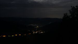 Dieses Bild zeigt eine Webcam-Aufnahme vom Achertal, aufgenommen am Samstag, den 01.08.2026 um 04:40 Uhr. Die Temperatur betrug 16.9°C.