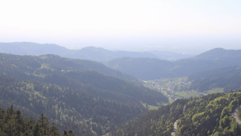 Dieses Bild zeigt eine Webcam-Aufnahme vom Achertal, aufgenommen am Mittwoch, den 29.04.2026 um 18:00 Uhr. Die Temperatur betrug 12.8°C.