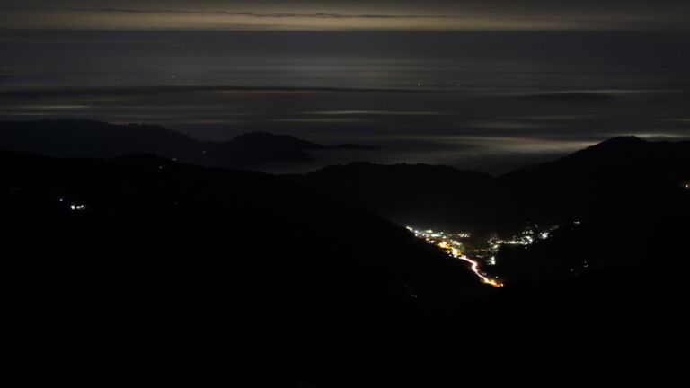 Dieses Bild zeigt eine Webcam-Aufnahme vom Achertal, aufgenommen am Samstag, den 08.11.2025 um 19:00 Uhr. Die Temperatur betrug 6.2°C.
