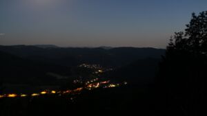 Dieses Bild zeigt eine Webcam-Aufnahme vom Achertal, aufgenommen am Mittwoch, den 24.06.2026 um 22:50 Uhr. Die Temperatur betrug 26°C.