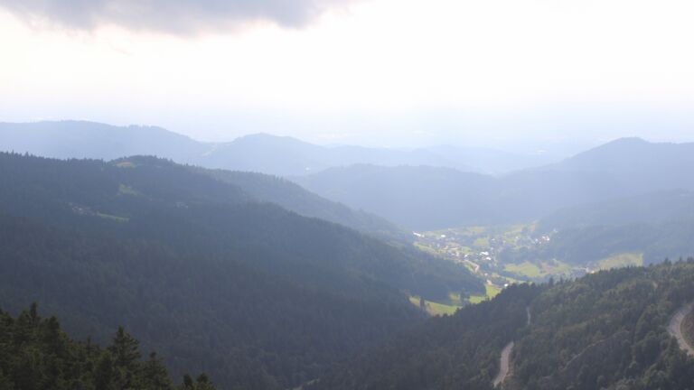 Dieses Bild zeigt eine Webcam-Aufnahme vom Achertal, aufgenommen am Mittwoch, den 30.07.2025 um 18:30 Uhr. Die Temperatur betrug 12.6°C.