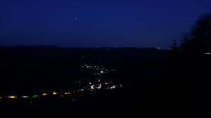 Dieses Bild zeigt eine Webcam-Aufnahme vom Achertal, aufgenommen am Freitag, den 22.05.2026 um 04:20 Uhr. Die Temperatur betrug 15.5°C.
