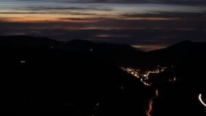 Dieses Bild zeigt eine Webcam-Aufnahme vom Achertal, aufgenommen am Freitag, den 12.12.2025 um 17:50 Uhr. Die Temperatur betrug 10.4°C.