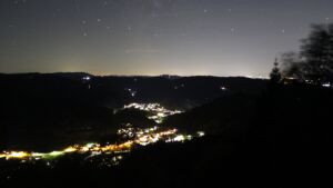 Dieses Bild zeigt eine Webcam-Aufnahme vom Achertal, aufgenommen am Montag, den 12.10.2026 um 21:00 Uhr. Die Temperatur betrug 10.9°C.