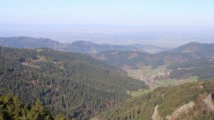 Dieses Bild zeigt eine Webcam-Aufnahme vom Achertal, aufgenommen am Donnerstag, den 09.04.2026 um 09:10 Uhr. Die Temperatur betrug 13.4°C.