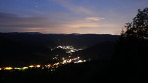 Dieses Bild zeigt eine Webcam-Aufnahme vom Achertal, aufgenommen am Mittwoch, den 13.05.2026 um 04:20 Uhr. Die Temperatur betrug 3.5°C.