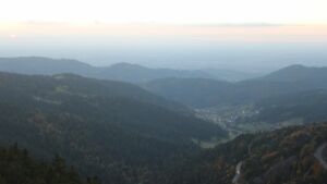 Dieses Bild zeigt eine Webcam-Aufnahme vom Achertal, aufgenommen am Dienstag, den 14.10.2025 um 18:40 Uhr. Die Temperatur betrug 7.6°C.