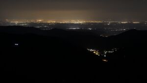 Dieses Bild zeigt eine Webcam-Aufnahme vom Achertal, aufgenommen am Montag, den 23.03.2026 um 02:00 Uhr. Die Temperatur betrug 7.8°C.