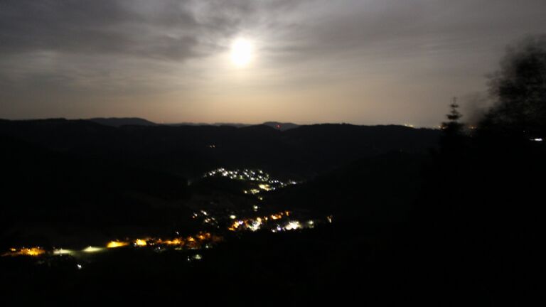 Dieses Bild zeigt eine Webcam-Aufnahme vom Achertal, aufgenommen am Samstag, den 30.05.2026 um 03:00 Uhr. Die Temperatur betrug 19.5°C.
