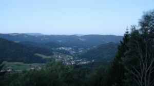 Dieses Bild zeigt eine Webcam-Aufnahme vom Achertal, aufgenommen am Freitag, den 10.07.2026 um 05:00 Uhr. Die Temperatur betrug 18.5°C.