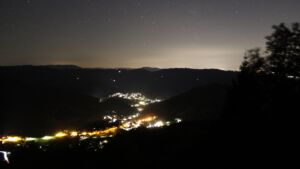 Dieses Bild zeigt eine Webcam-Aufnahme vom Achertal, aufgenommen am Montag, den 05.10.2026 um 22:30 Uhr. Die Temperatur betrug 16.1°C.
