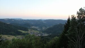 Dieses Bild zeigt eine Webcam-Aufnahme vom Achertal, aufgenommen am Mittwoch, den 12.08.2026 um 20:50 Uhr. Die Temperatur betrug 25.4°C.