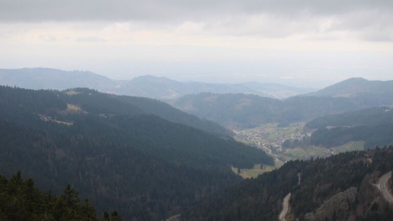 Dieses Bild zeigt eine Webcam-Aufnahme vom Achertal, aufgenommen am Samstag, den 28.02.2026 um 12:40 Uhr. Die Temperatur betrug 5.2°C.