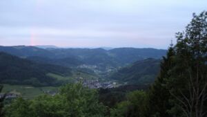 Dieses Bild zeigt eine Webcam-Aufnahme vom Achertal, aufgenommen am Montag, den 18.05.2026 um 05:50 Uhr. Die Temperatur betrug 9.9°C.