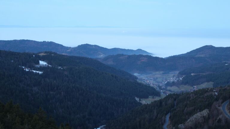 Dieses Bild zeigt eine Webcam-Aufnahme vom Achertal, aufgenommen am Freitag, den 23.01.2026 um 07:50 Uhr. Die Temperatur betrug 2.9°C.