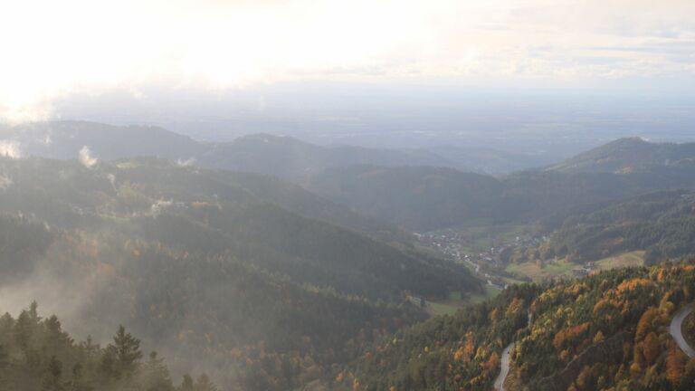 Dieses Bild zeigt eine Webcam-Aufnahme vom Achertal, aufgenommen am Dienstag, den 21.10.2025 um 17:20 Uhr. Die Temperatur betrug 8.9°C.