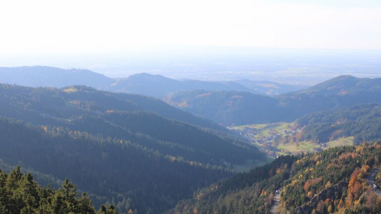 Dieses Bild zeigt eine Webcam-Aufnahme vom Achertal, aufgenommen am Donnerstag, den 30.10.2025 um 15:20 Uhr. Die Temperatur betrug 7.8°C.