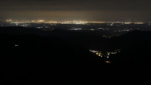 Dieses Bild zeigt eine Webcam-Aufnahme vom Achertal, aufgenommen am Donnerstag, den 16.04.2026 um 03:30 Uhr. Die Temperatur betrug 6.6°C.