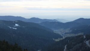 Dieses Bild zeigt eine Webcam-Aufnahme vom Achertal, aufgenommen am Sonntag, den 01.02.2026 um 17:10 Uhr. Die Temperatur betrug 1.9°C.