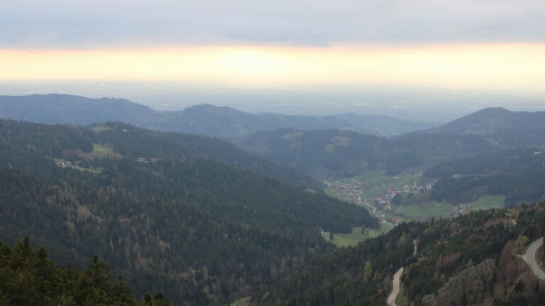 Dieses Bild zeigt eine Webcam-Aufnahme vom Achertal, aufgenommen am Mittwoch, den 15.04.2026 um 18:10 Uhr. Die Temperatur betrug 9.1°C.