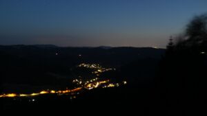 Dieses Bild zeigt eine Webcam-Aufnahme vom Achertal, aufgenommen am Samstag, den 11.07.2026 um 22:50 Uhr. Die Temperatur betrug 23.2°C.