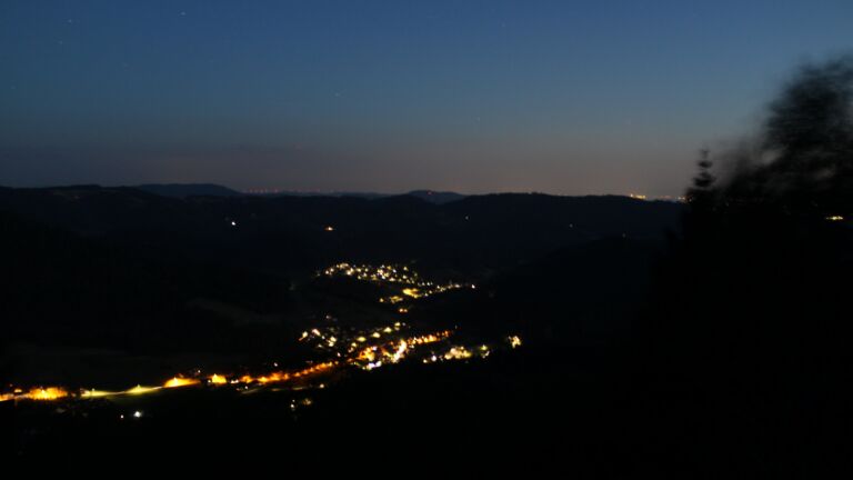 Dieses Bild zeigt eine Webcam-Aufnahme vom Achertal, aufgenommen am Samstag, den 11.07.2026 um 22:50 Uhr. Die Temperatur betrug 23.2°C.