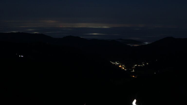 Dieses Bild zeigt eine Webcam-Aufnahme vom Achertal, aufgenommen am Montag, den 10.11.2025 um 06:20 Uhr. Die Temperatur betrug 4.5°C.