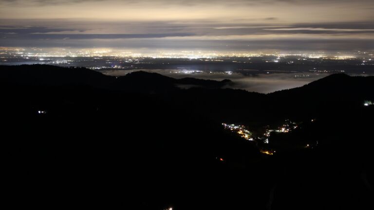 Dieses Bild zeigt eine Webcam-Aufnahme vom Achertal, aufgenommen am Sonntag, den 30.11.2025 um 06:00 Uhr. Die Temperatur betrug 5.2°C.