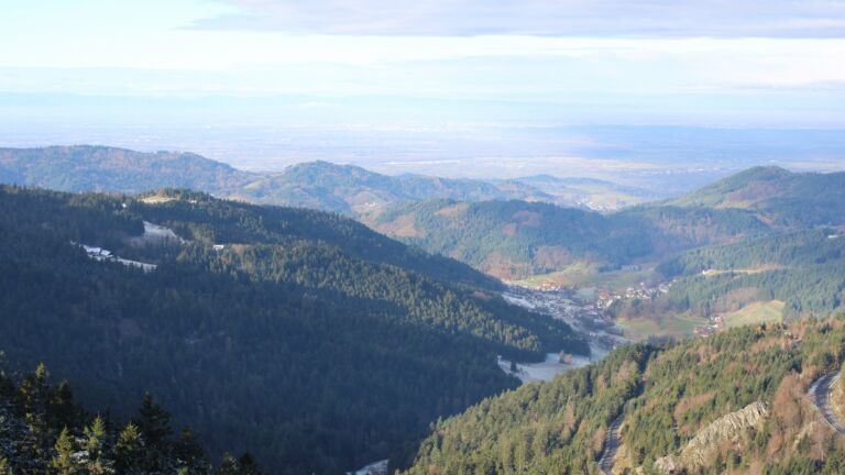 Dieses Bild zeigt eine Webcam-Aufnahme vom Achertal, aufgenommen am Mittwoch, den 19.11.2025 um 10:10 Uhr. Die Temperatur betrug -1.2°C.