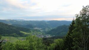 Dieses Bild zeigt eine Webcam-Aufnahme vom Achertal, aufgenommen am Montag, den 18.05.2026 um 20:30 Uhr. Die Temperatur betrug 10.6°C.