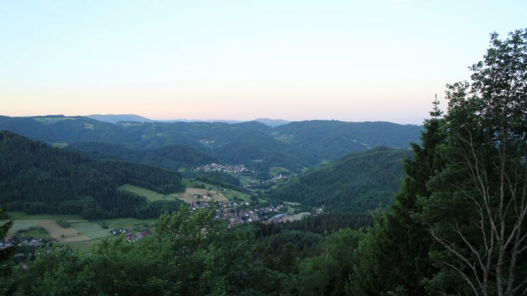 Dieses Bild zeigt eine Webcam-Aufnahme vom Achertal, aufgenommen am Freitag, den 29.05.2026 um 05:50 Uhr. Die Temperatur betrug 17.7°C.