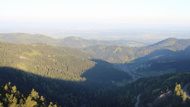 Dieses Bild zeigt eine Webcam-Aufnahme vom Achertal, aufgenommen am Freitag, den 24.04.2026 um 07:20 Uhr. Die Temperatur betrug 10.8°C.