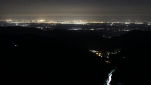 Dieses Bild zeigt eine Webcam-Aufnahme vom Achertal, aufgenommen am Montag, den 20.04.2026 um 04:40 Uhr. Die Temperatur betrug 3.5°C.