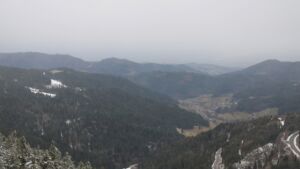 Dieses Bild zeigt eine Webcam-Aufnahme vom Achertal, aufgenommen am Dienstag, den 27.01.2026 um 15:30 Uhr. Die Temperatur betrug 2.4°C.