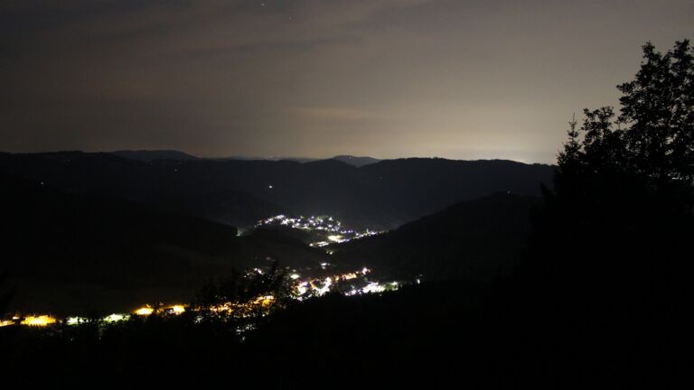 Dieses Bild zeigt eine Webcam-Aufnahme vom Achertal, aufgenommen am Donnerstag, den 16.07.2026 um 03:20 Uhr. Die Temperatur betrug 19°C.