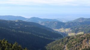 Dieses Bild zeigt eine Webcam-Aufnahme vom Achertal, aufgenommen am Dienstag, den 02.12.2025 um 13:50 Uhr. Die Temperatur betrug 8.1°C.