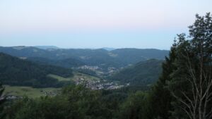 Dieses Bild zeigt eine Webcam-Aufnahme vom Achertal, aufgenommen am Freitag, den 24.07.2026 um 05:40 Uhr. Die Temperatur betrug 13.8°C.