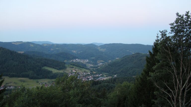 Dieses Bild zeigt eine Webcam-Aufnahme vom Achertal, aufgenommen am Freitag, den 24.07.2026 um 05:40 Uhr. Die Temperatur betrug 13.8°C.