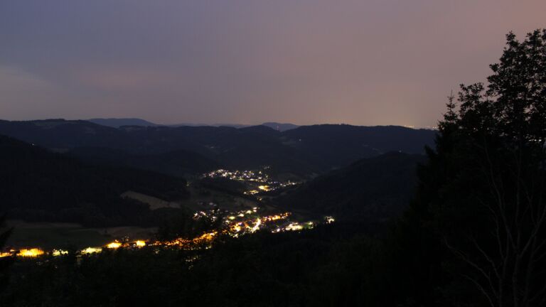 Dieses Bild zeigt eine Webcam-Aufnahme vom Achertal, aufgenommen am Sonntag, den 28.06.2026 um 22:50 Uhr. Die Temperatur betrug 26.4°C.