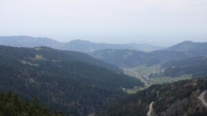 Dieses Bild zeigt eine Webcam-Aufnahme vom Achertal, aufgenommen am Samstag, den 11.04.2026 um 17:20 Uhr. Die Temperatur betrug 15.9°C.