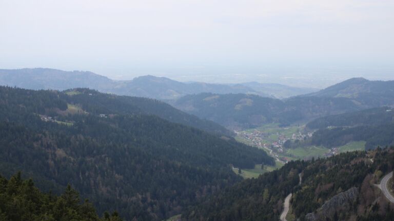 Dieses Bild zeigt eine Webcam-Aufnahme vom Achertal, aufgenommen am Samstag, den 11.04.2026 um 17:20 Uhr. Die Temperatur betrug 15.9°C.