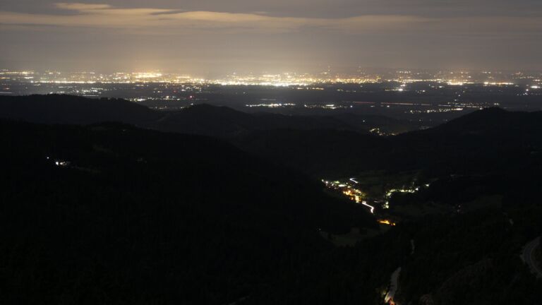 Dieses Bild zeigt eine Webcam-Aufnahme vom Achertal, aufgenommen am Samstag, den 13.09.2025 um 05:20 Uhr. Die Temperatur betrug 9.9°C.