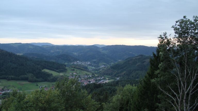 Dieses Bild zeigt eine Webcam-Aufnahme vom Achertal, aufgenommen am Sonntag, den 20.09.2026 um 19:10 Uhr. Die Temperatur betrug 18.3°C.
