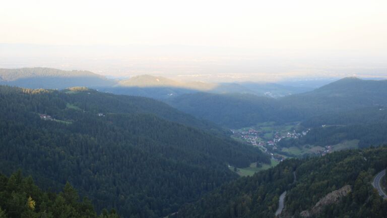 Dieses Bild zeigt eine Webcam-Aufnahme vom Achertal, aufgenommen am Samstag, den 20.09.2025 um 07:40 Uhr. Die Temperatur betrug 19.4°C.